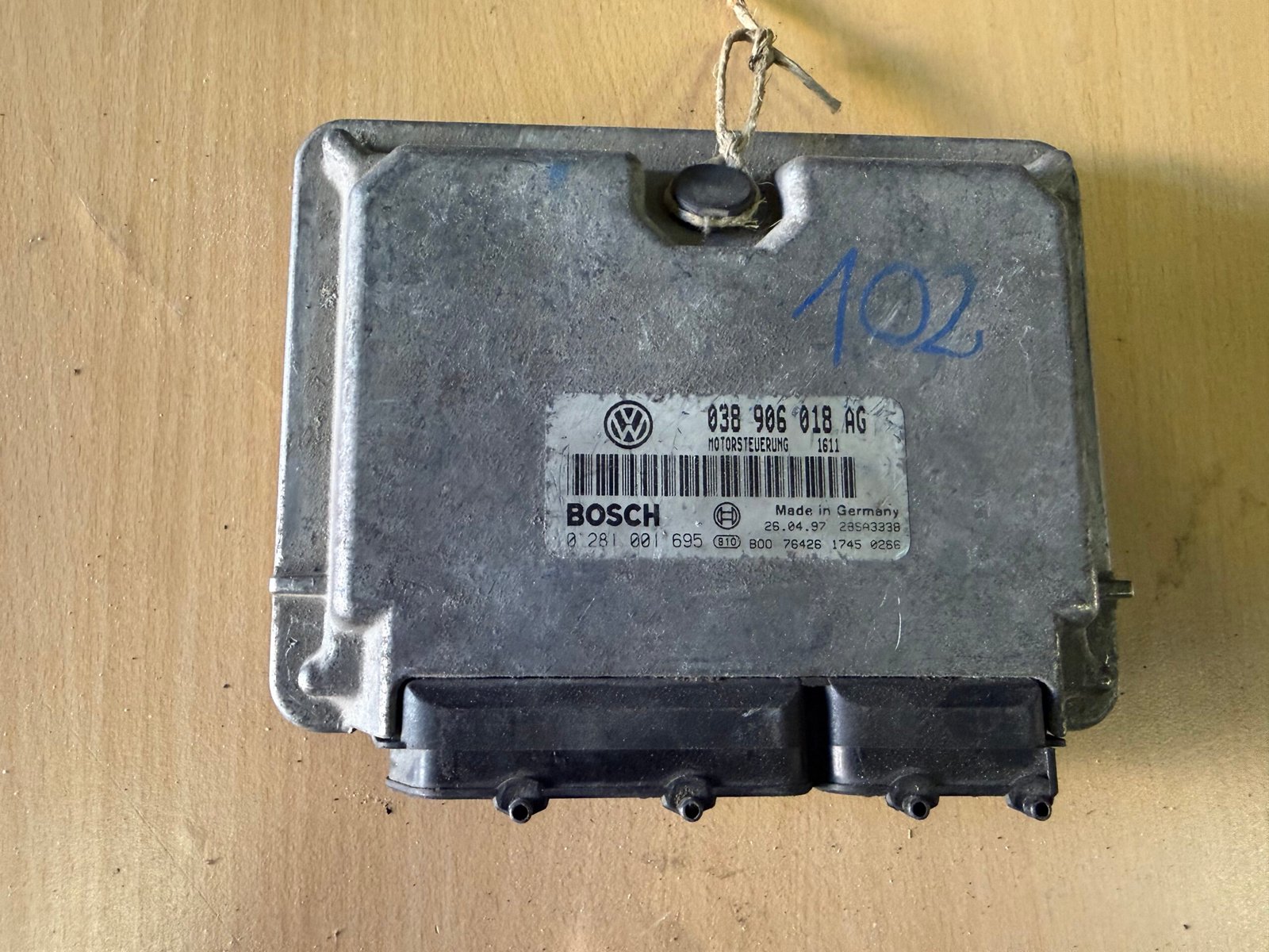 Računalnik motorja (ECU) Bosch EDC15V – 038906018AG / 0281001695